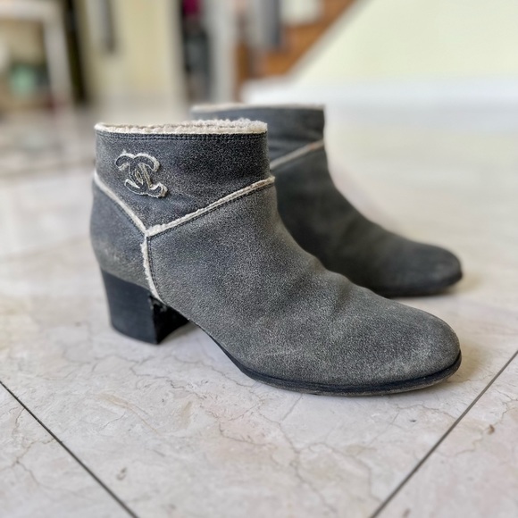 Chanel CC Grey Shearing Ankle Boots Booties 38.5 - Picture 3 of 9